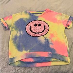 Kidpik tie-dye sweatshirt w/ sequin smiley face. M